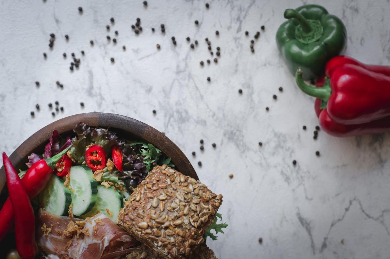 فندق ذا ويستن جراند ميونيخ المظهر الخارجي الصورة A salad with bell peppers