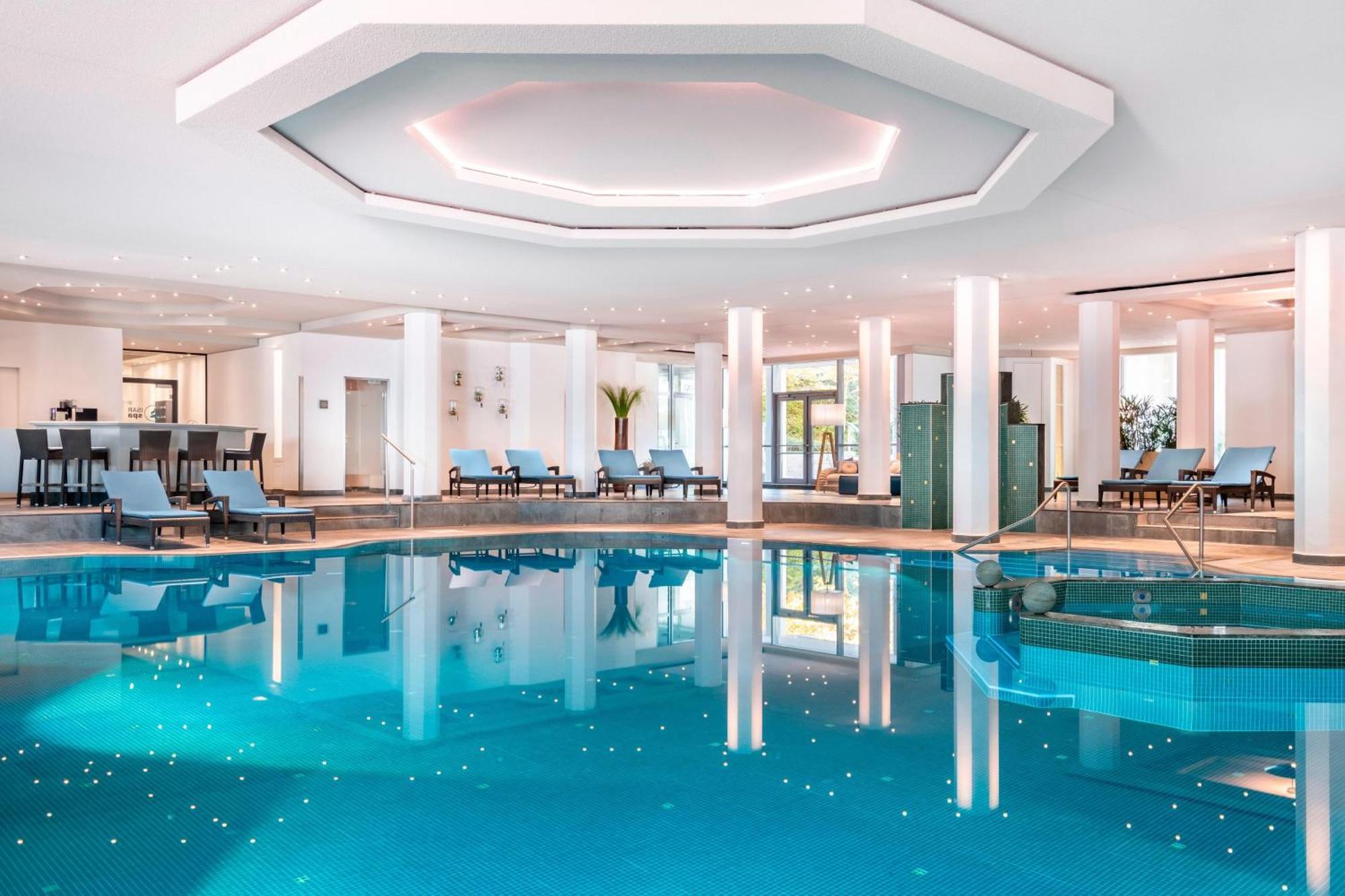 فندق ذا ويستن جراند ميونيخ المظهر الخارجي الصورة The pool at the Hotel de la Paix