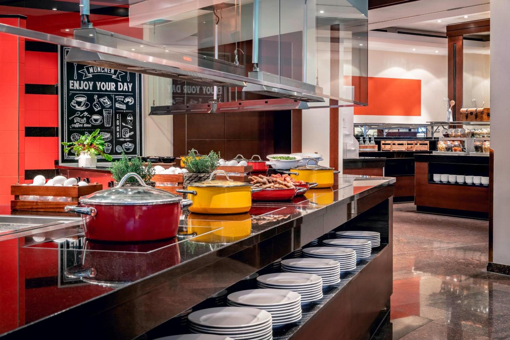 فندق ذا ويستن جراند ميونيخ المظهر الخارجي الصورة The buffet at the hotel