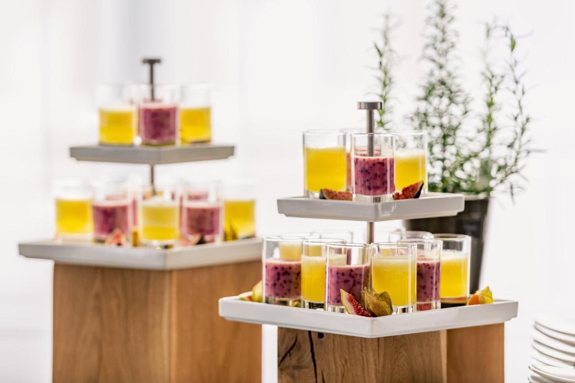 فندق ذا ويستن جراند ميونيخ المظهر الخارجي الصورة A tiered serving tray