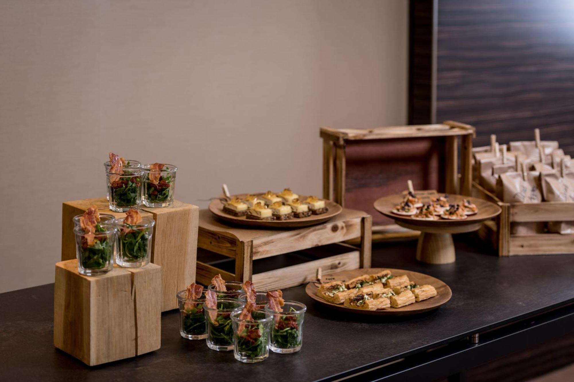 فندق ذا ويستن جراند ميونيخ المظهر الخارجي الصورة A selection of canapés