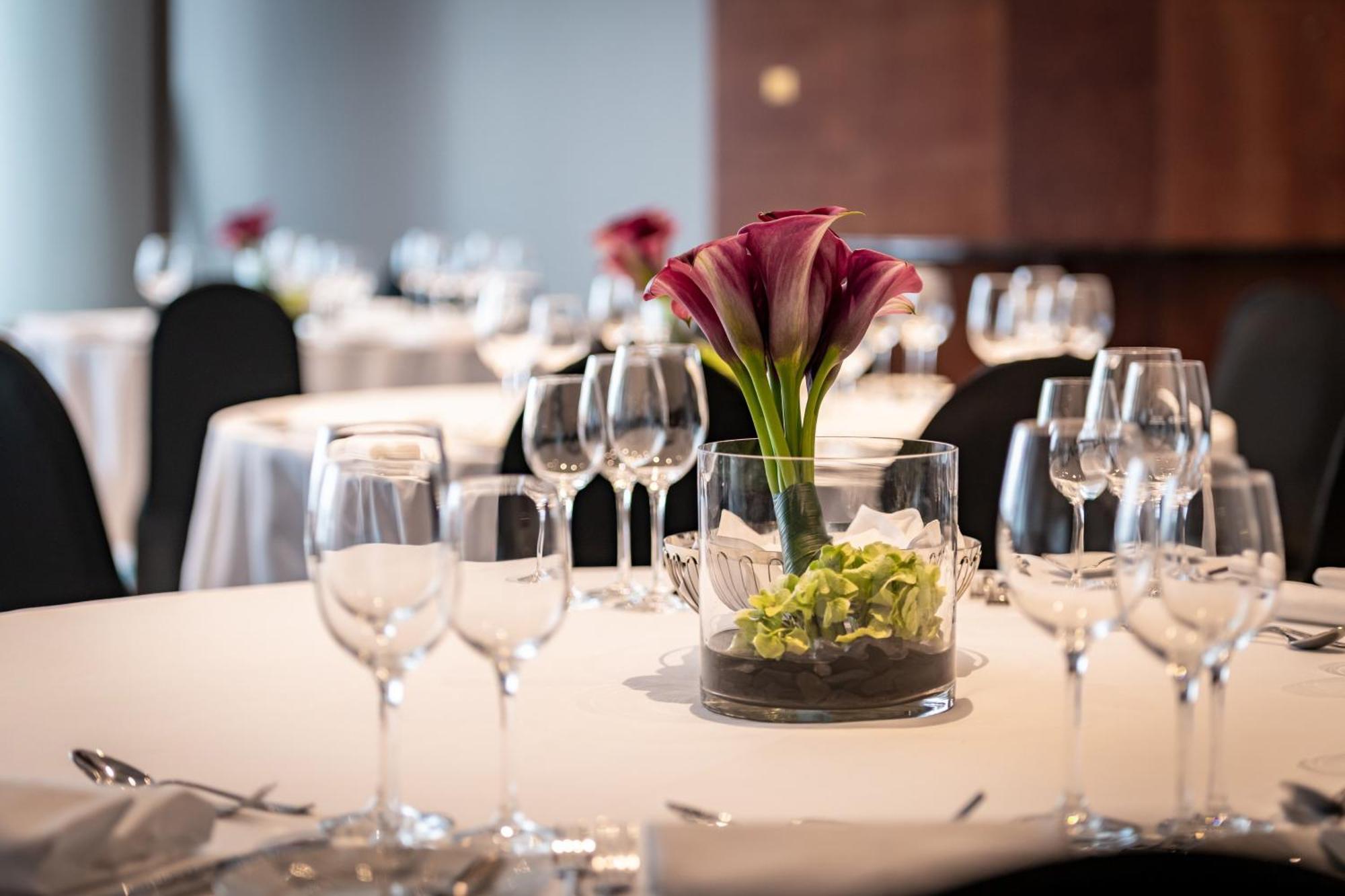 فندق ذا ويستن جراند ميونيخ المظهر الخارجي الصورة A table set for a formal dinner